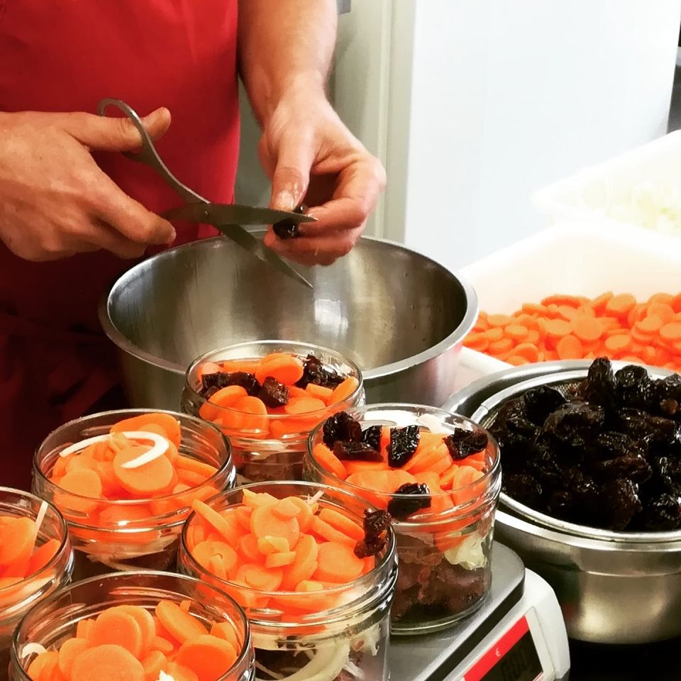 Fabrication sauté de canard pruneaux &amp; carottes