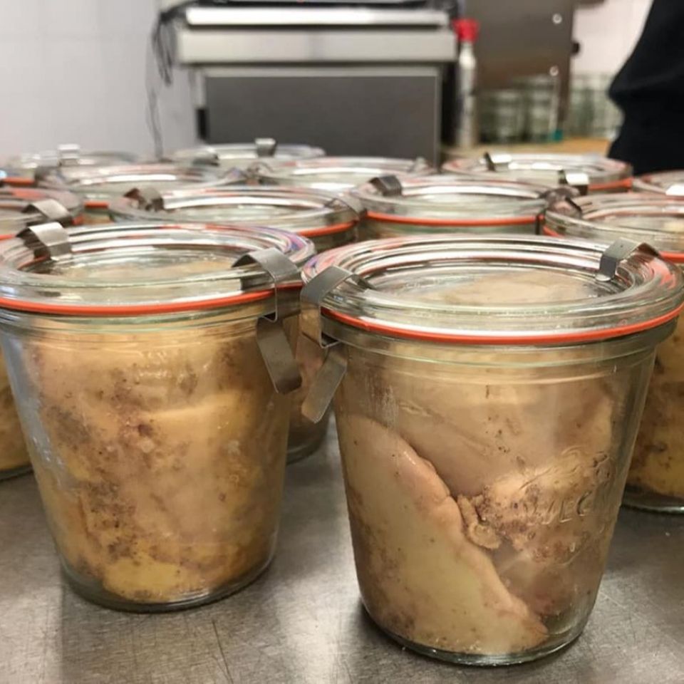 Foie gras entier de canard avant stérilisation